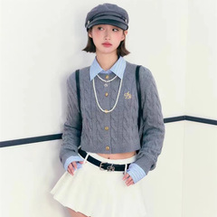 秋冬の新型のショートニットの婦人服の刺繍学院の風は花の丸首のゆったりしているニットのカーディガンの上着の女性を絞ります。