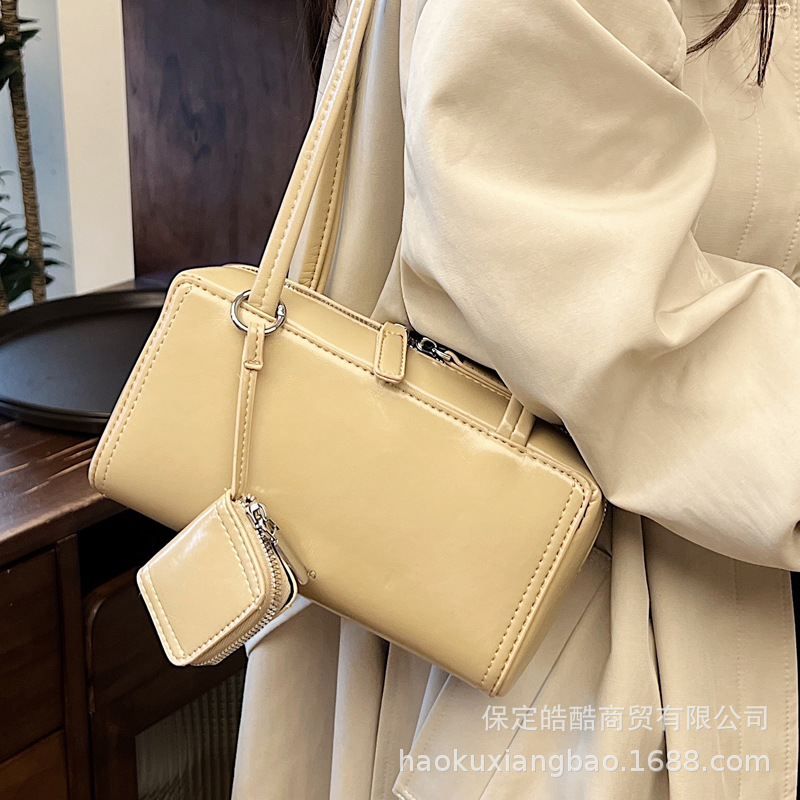 Korean Niche Underarm Bag For Women 2025 New Trendy Retro Handheld Bowling Bag Simple Shoulder Commuter Bag - Thumbnail 2