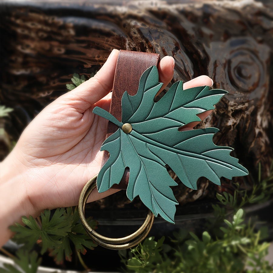 Medieval Pu Leather Skirt Clip Halloween Keychain Maple Leaf Prop_voghion.com
