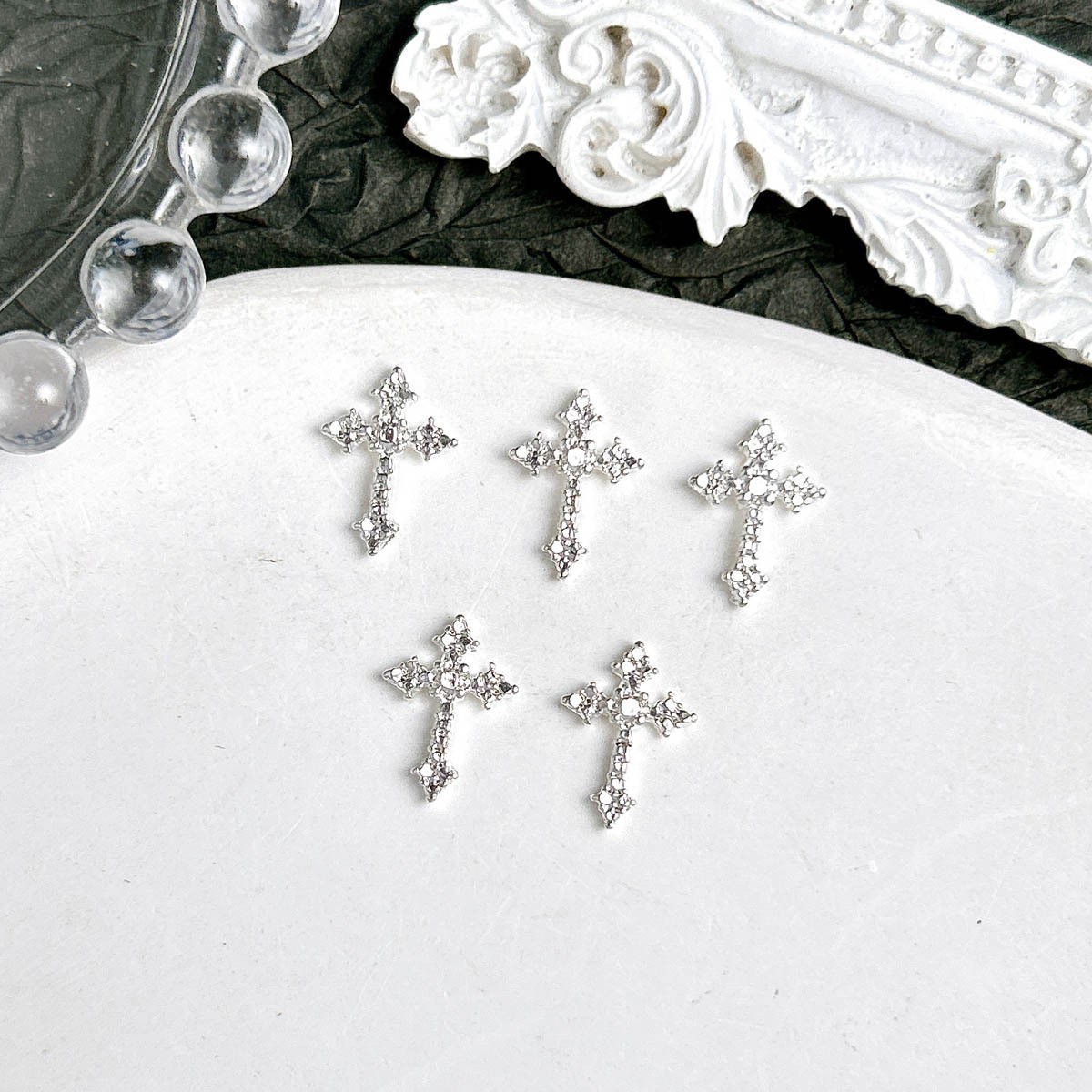Ventas transfronterizas de joyas de manicuría cruces oro y plata super brillante diamante completo retro punk cruces joyas accesorios diy