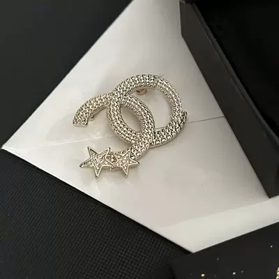 Ocean Personality Trend, Sweet – Yaxa sancaqları - double-star-letter-brooch