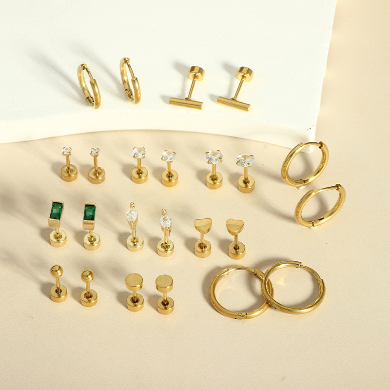 16G labret stud size and finish detail