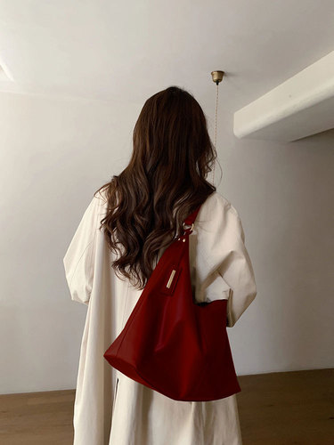 红色新娘包包复古大容量托特包2024新款高级感洋气单肩女包婚包