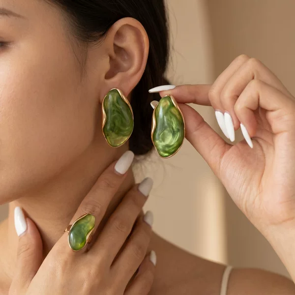 Irregular Maillard-Style Resin Alloy Earrings for Women, Fashionable Retro Coffee Color Stylish Temperament Ear Studs and Rings