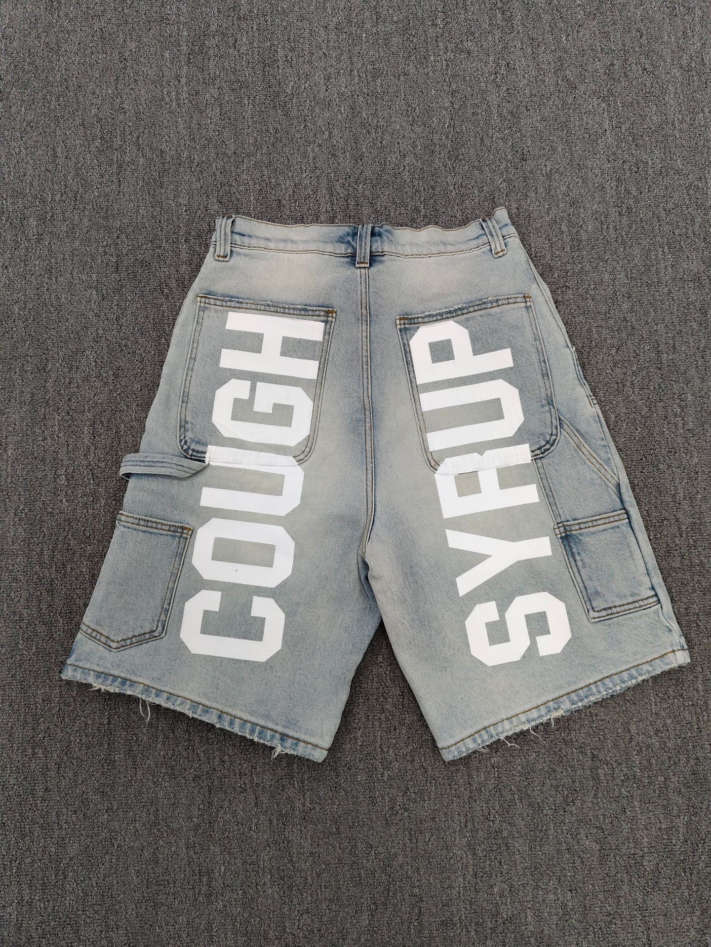 Unisex printed denim shorts detail 9