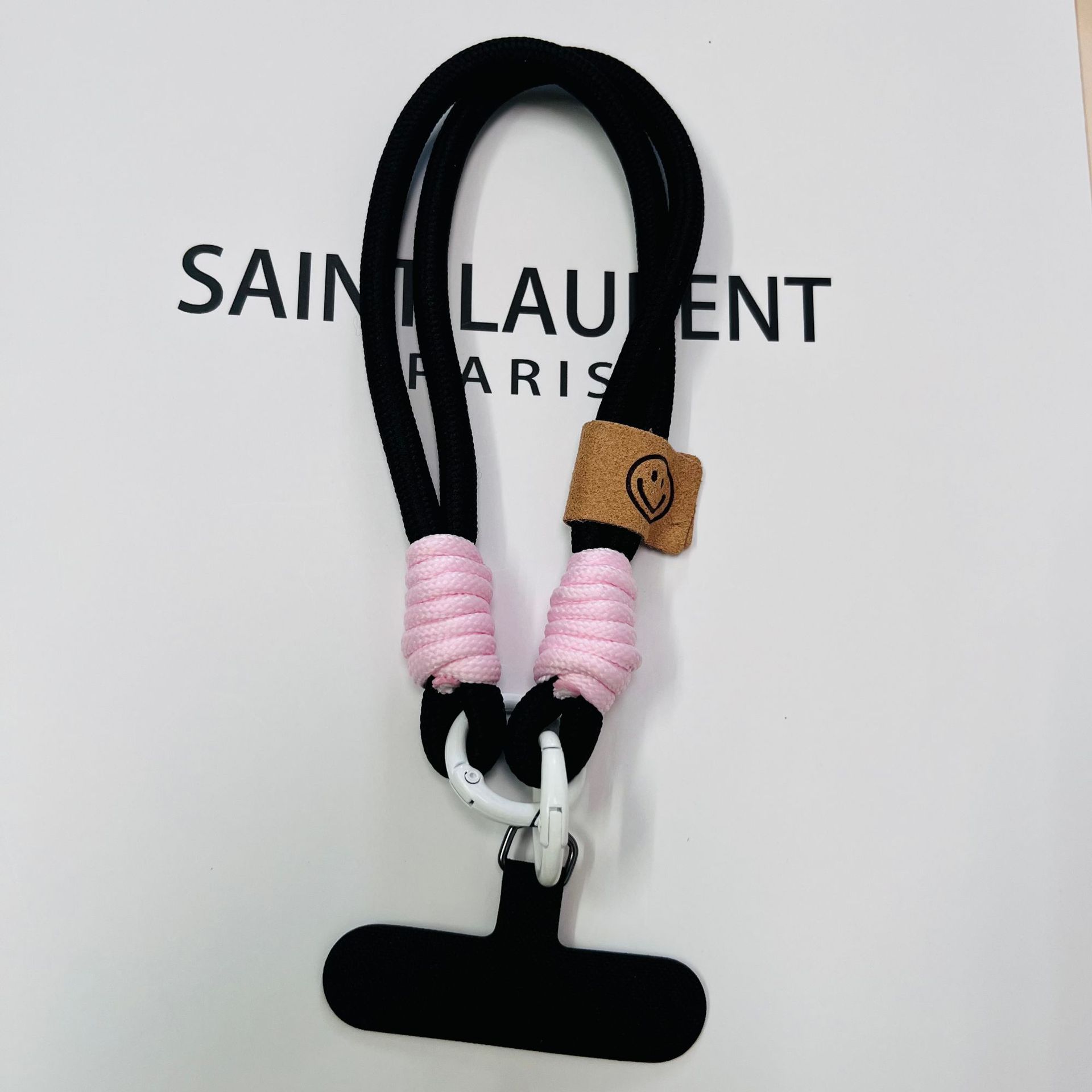 검은 밧줄 + 웃는 얼굴 + 스페이서