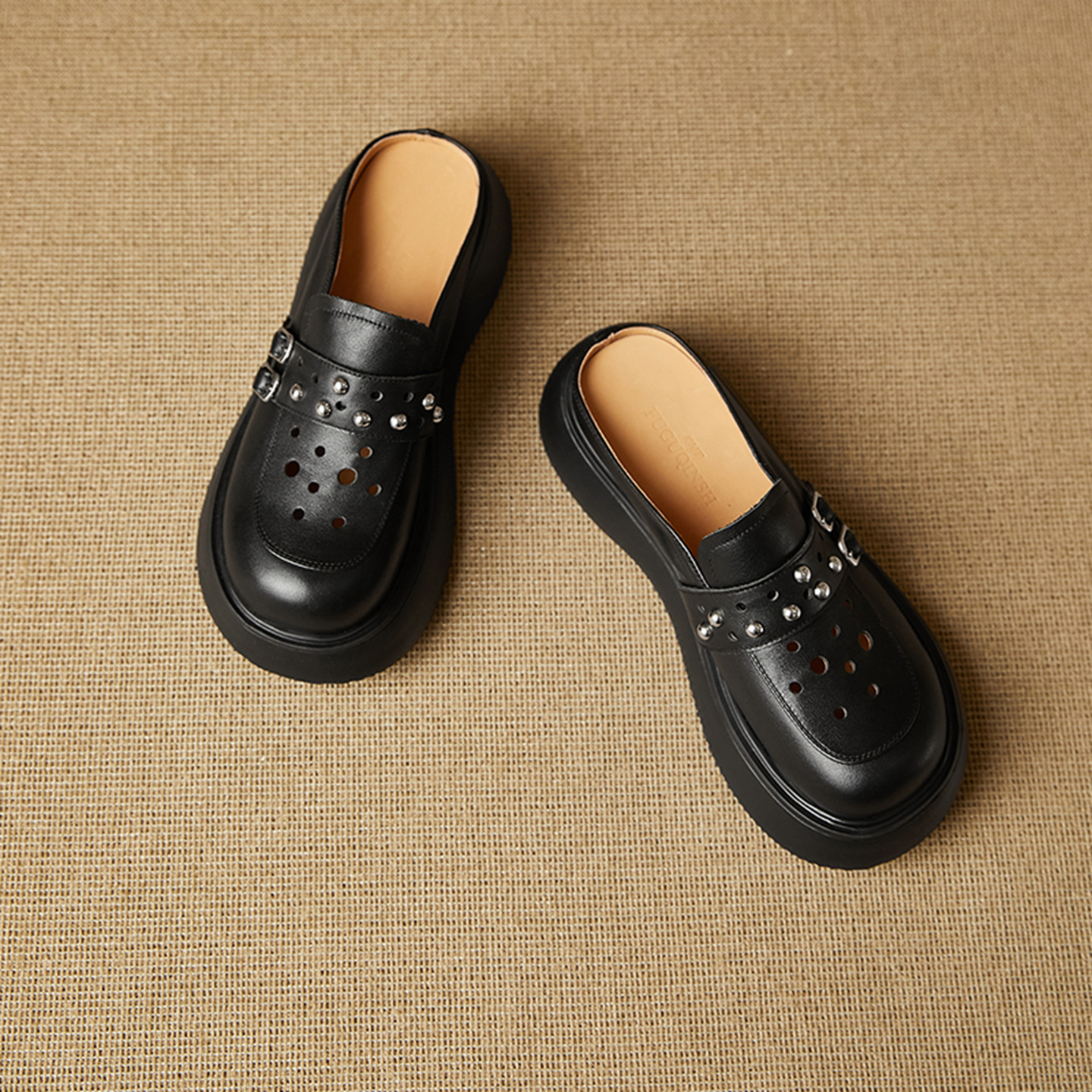 Dép sandal nữ đế dày quai chữ V mũi bao bít — đen
