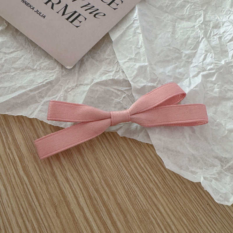 Розовая заколка для волос с бантиком