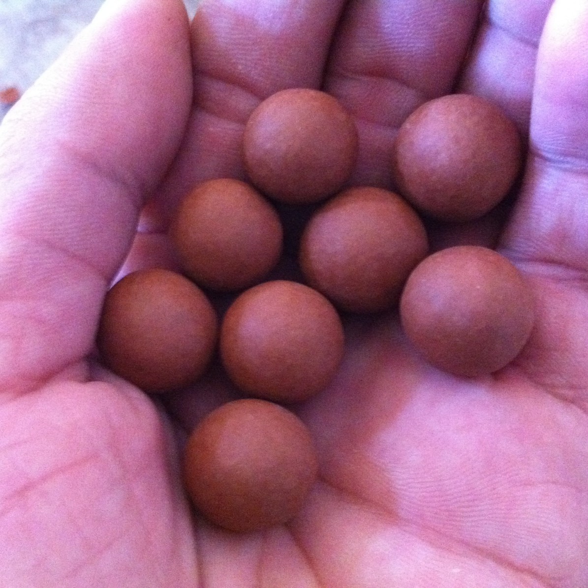 厂家现货批发远红外托玛琳球水质净化陶瓷球植物活力营养滤料淋浴