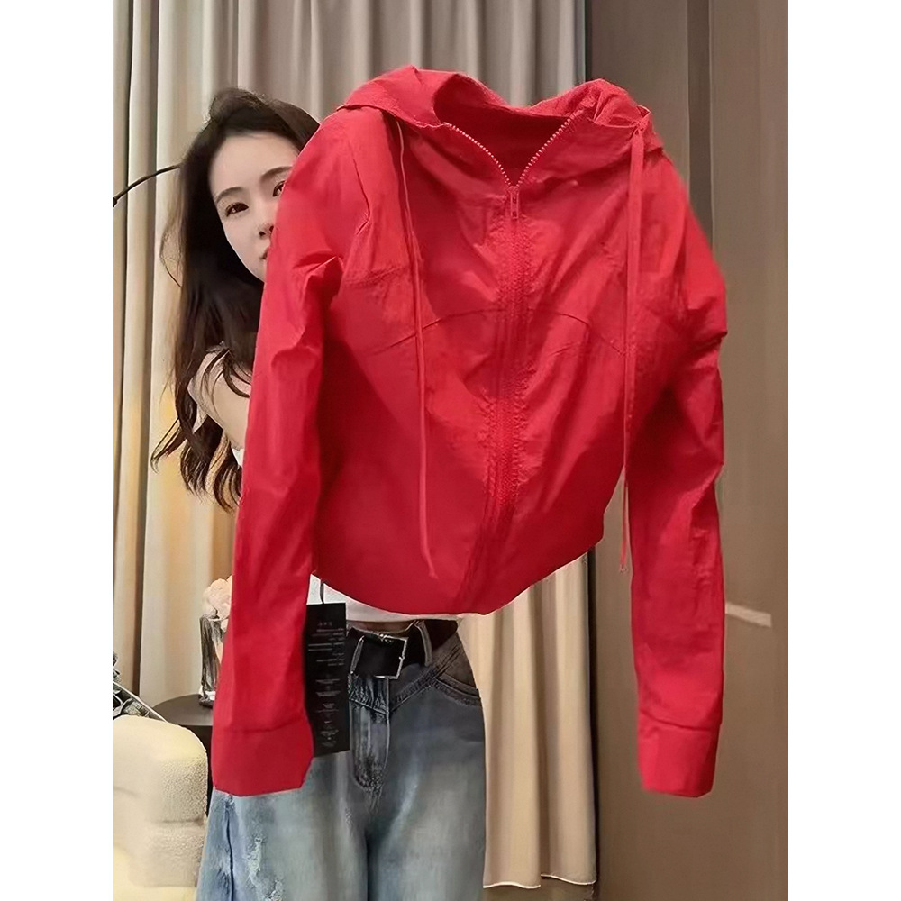 European-style hot-selling high-end, super beautiful dopamine red lightweight hooded sun protection jacket for women in summer.