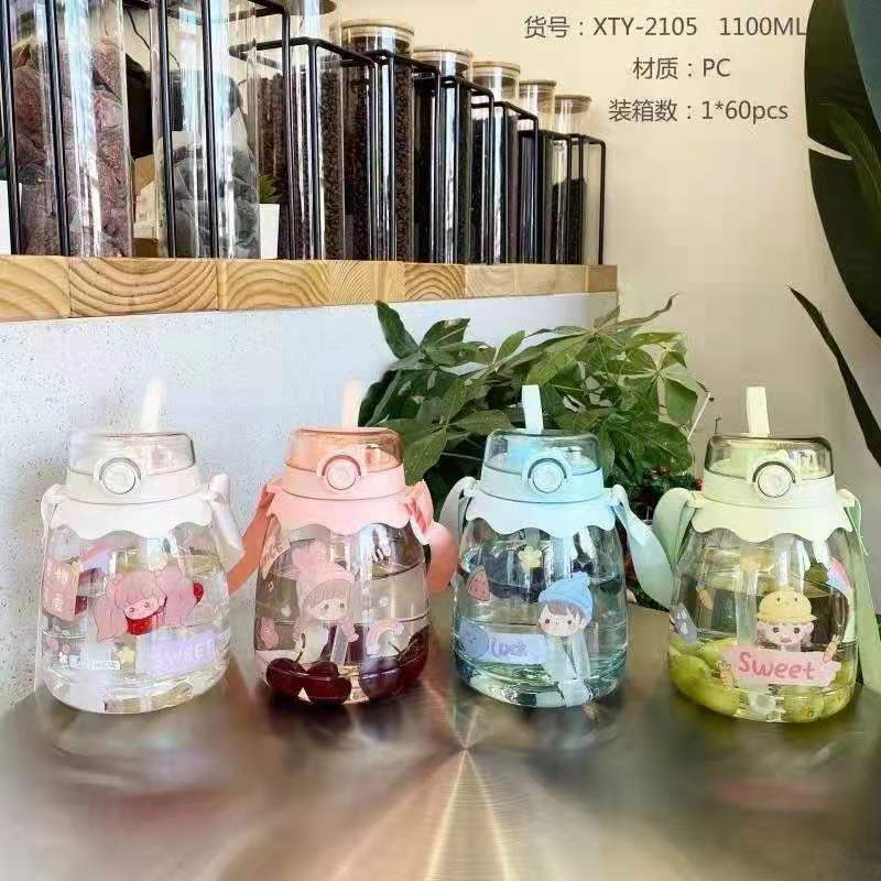 大容量创意吸管杯 韩版便携背带1100ml水杯 户外时尚塑料杯 礼品