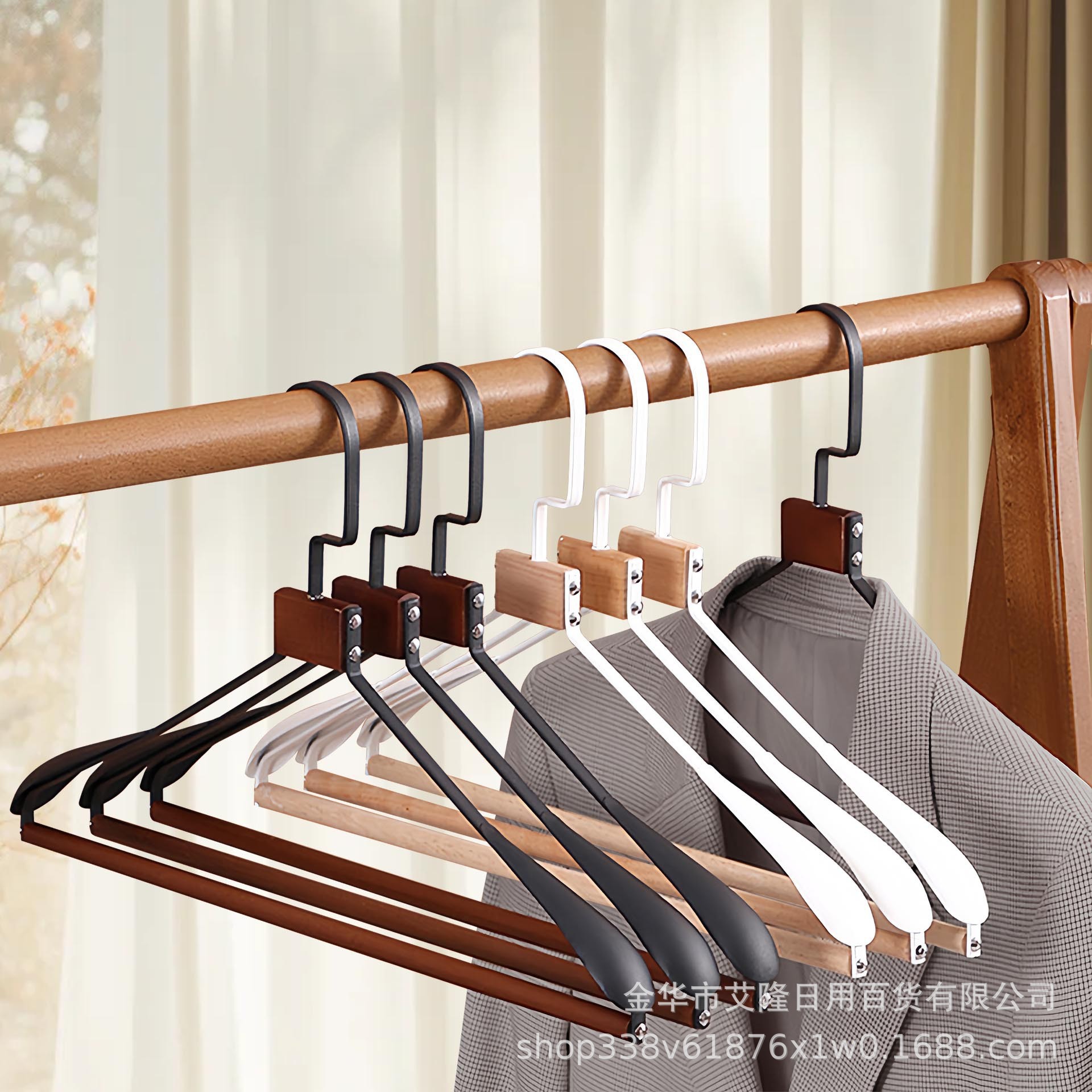 Percha de hierro de metal percha de ropa para el hogar multi-funcional anti-caída traje rack ancho hombro sin costuras anti-hombro esquina percha de ropa