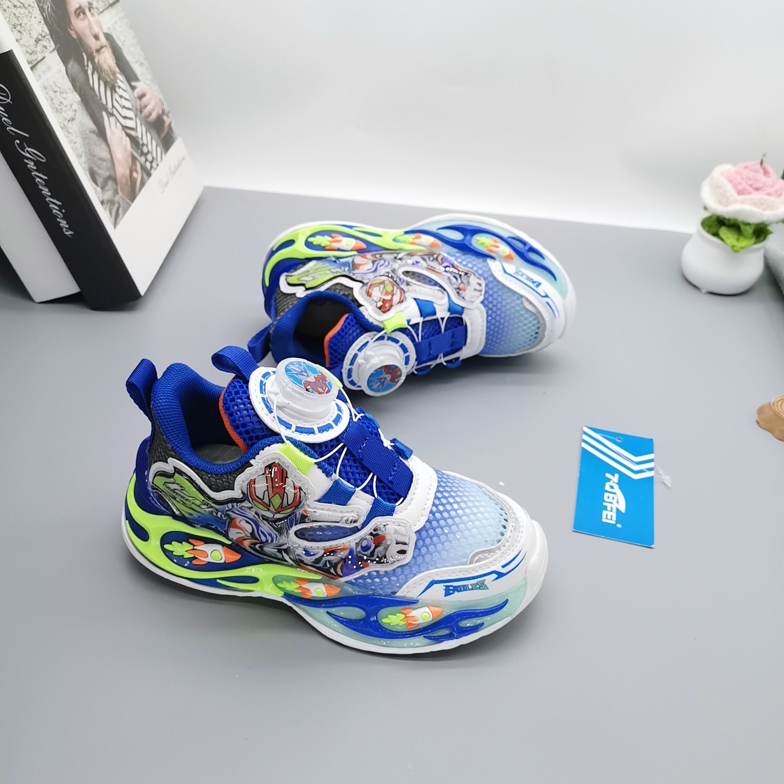 Zapatos deportivos de malla transpirable para niños pequeños y niños pequeños, estilo papá, para el verano 2025.