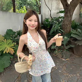 绑带背心女2026夏新款纯欲法式碎花刺绣V领挂脖露背显瘦度假上衣