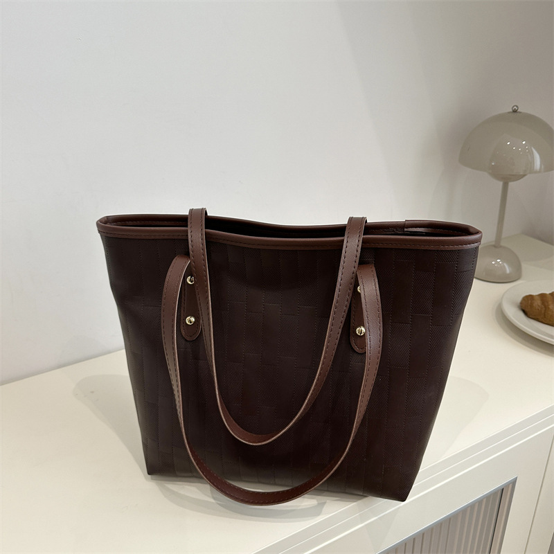 Personalidad de la bolsa de gran capacidad para mujeres invierno 2024 nueva moda mochila casual textura clase de viaje bolsa