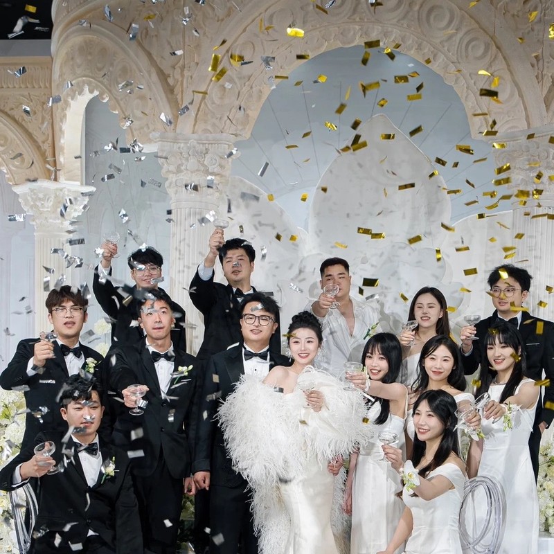 銀リボンの礼砲結婚の礼儀の筒の銀色のリボンの流星の雨の礼儀の筒の結婚式の結婚祝いの雰囲気の道具の礼砲|undefined