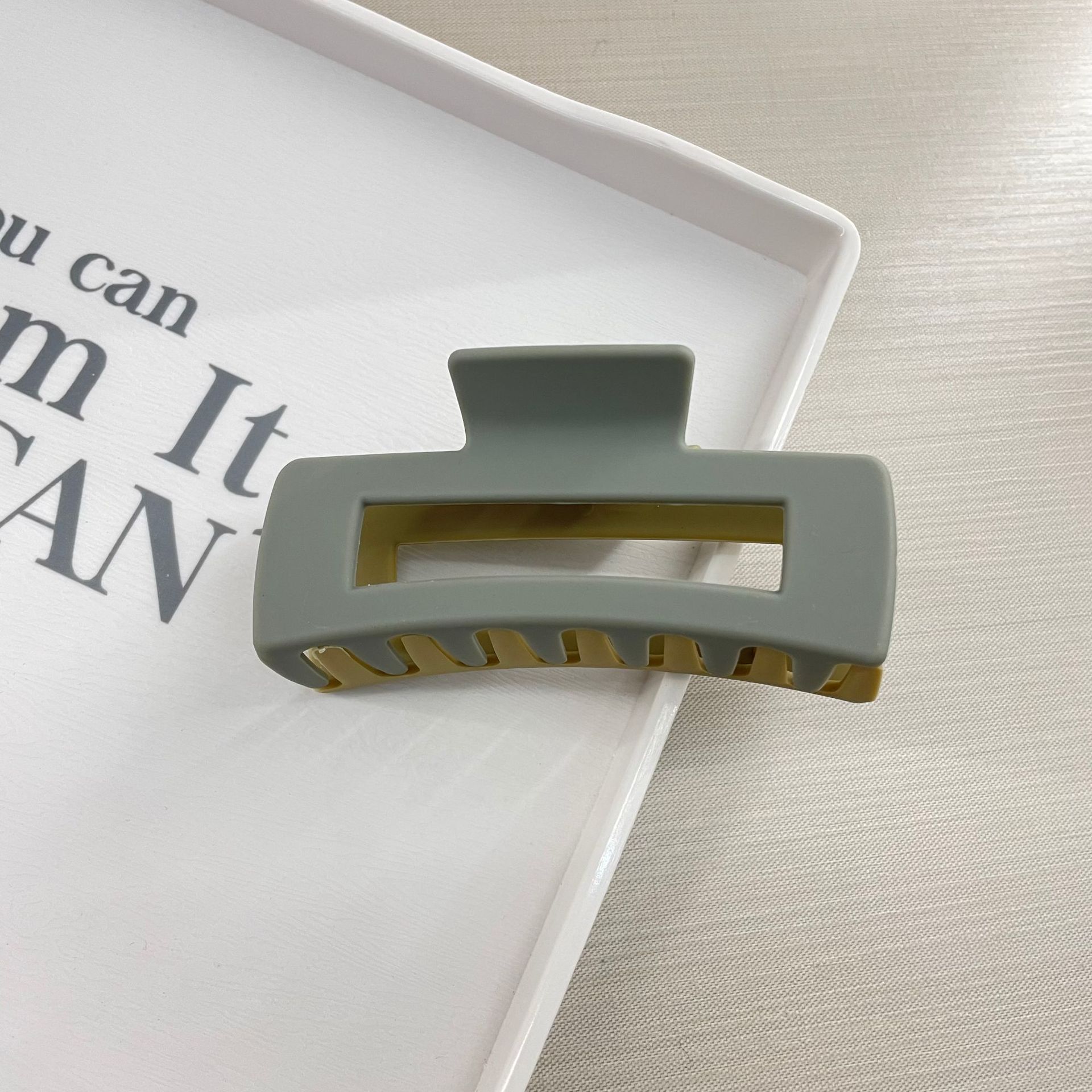 Oufeile superficie de dos colores AB textura esmerilada agarre cuchara trasera femenina alta Cola de Caballo tiburón clip accesorios para el cabello horquilla al por mayor