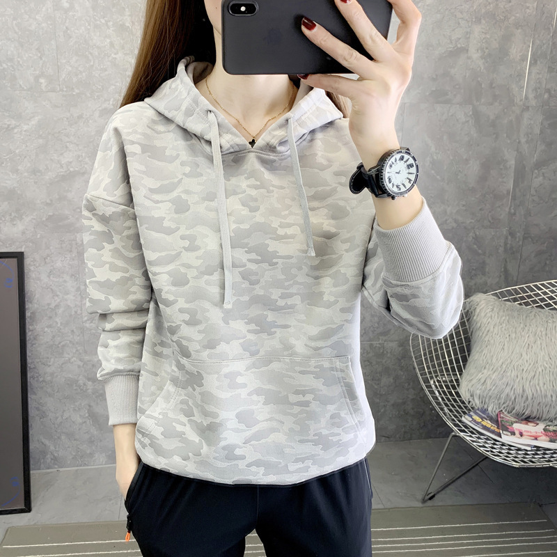 Suéter de moda con capuzas camuflaje universal nuevo estilo de primavera y otoño reparar suelta envejecimiento deportivo camisa casual