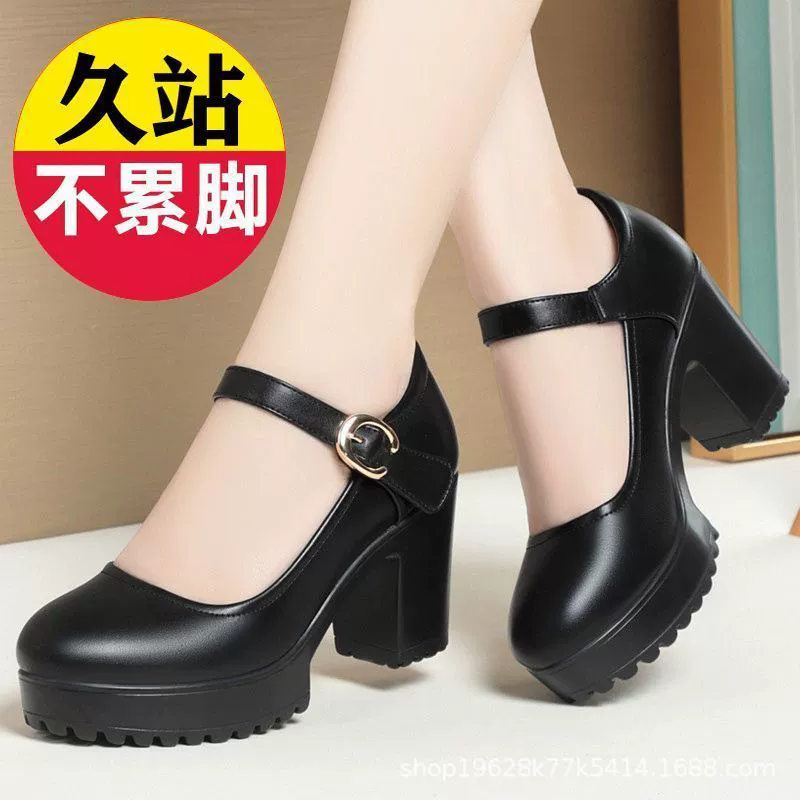 Настоящая мягкая кожа Модель среднего и пожилого возраста с чонсам ходьбе