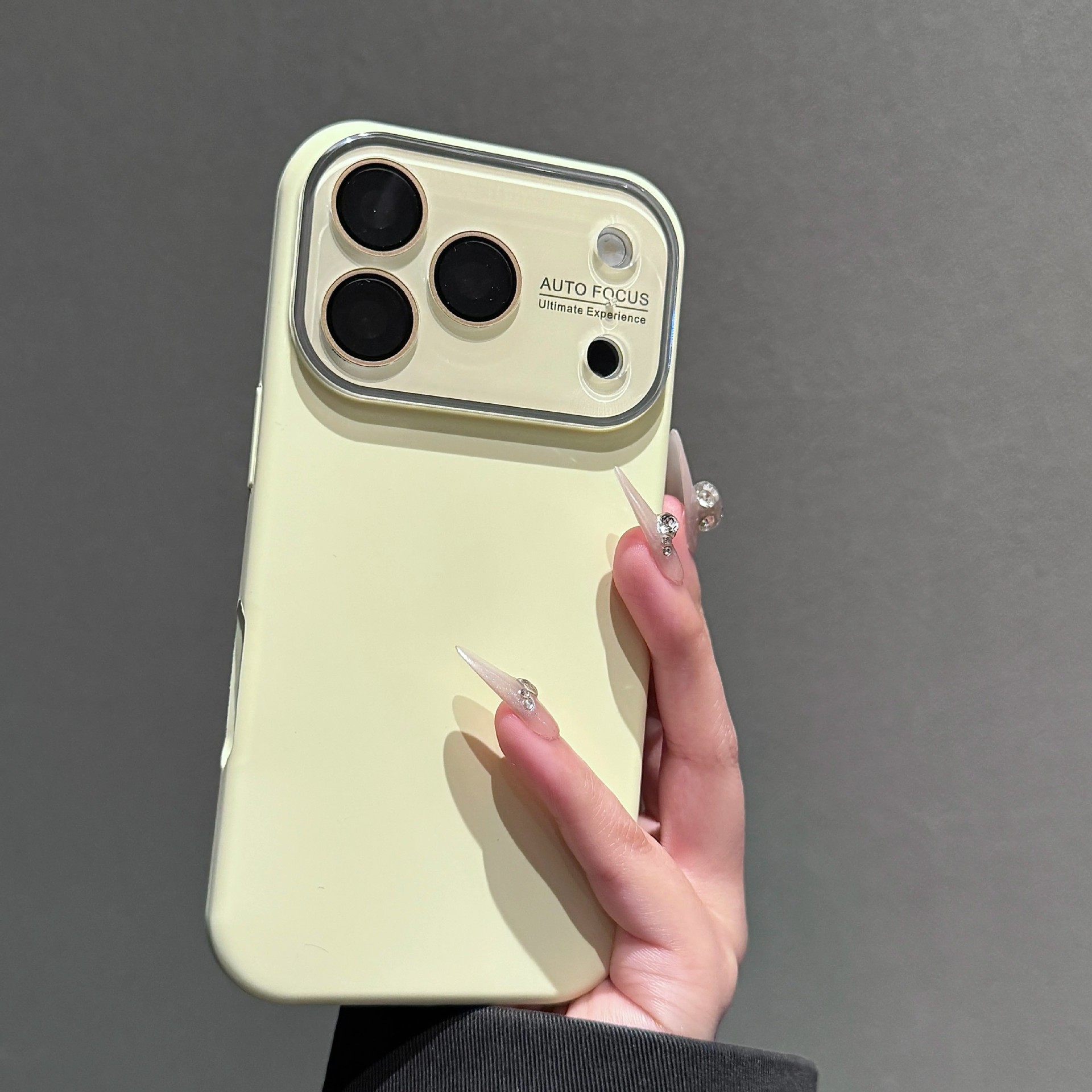 Liquid Silicone Is Suitable for Apple 17Promax Mobile Phone Cases with a Matte Skin Feel and Comes with a Built-In Lens Film to Prevent Falls