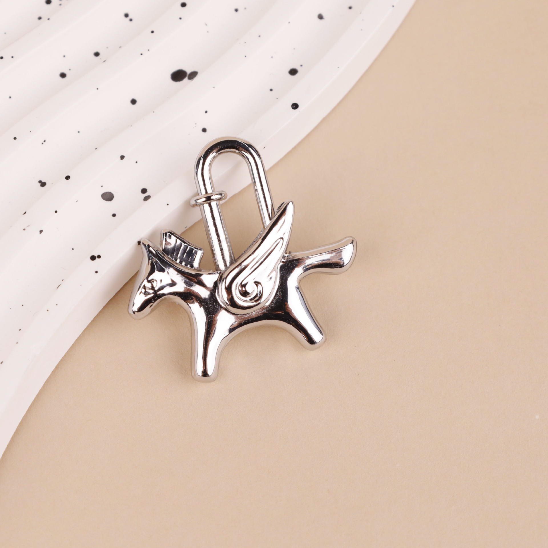 Transfronterizos directamente para bolsas de cereza colgantes de moda llaveras de automóviles llaveras de Amazon llaveras de metal accesorios de bolsas al por mayor