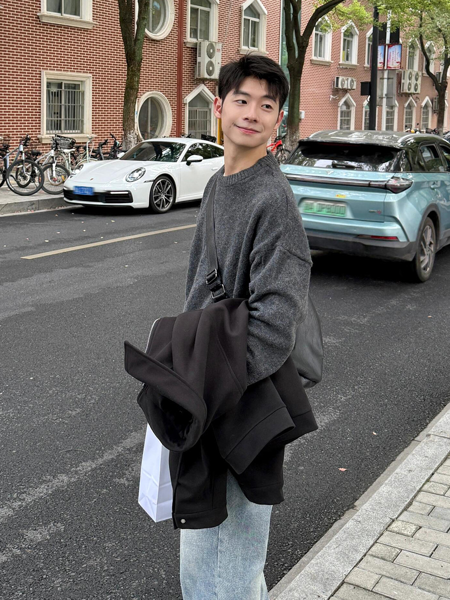 Herren-Pullover mit Rundhalsausschnitt, dunkelgrau, koreanischer Stil, weich und kuschelig, schlichte Passform, Winter-Basisschicht, Unterziehkleidung_voghion.com