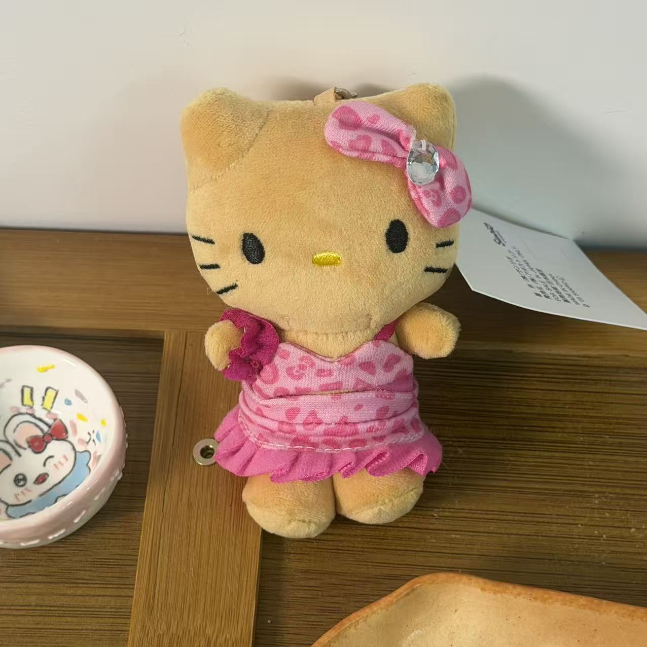 黒麦わら帽子キティ帽子ベビーペンダントラブバックル人形人形かわいいヘップバーンスタイルペンダントキーホルダー