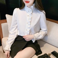 フランス式の白いシャツの女性の長袖2024春秋の洋風の独特な木の耳元の気質は年齢の宮廷風のシャツの上着を減らします。
