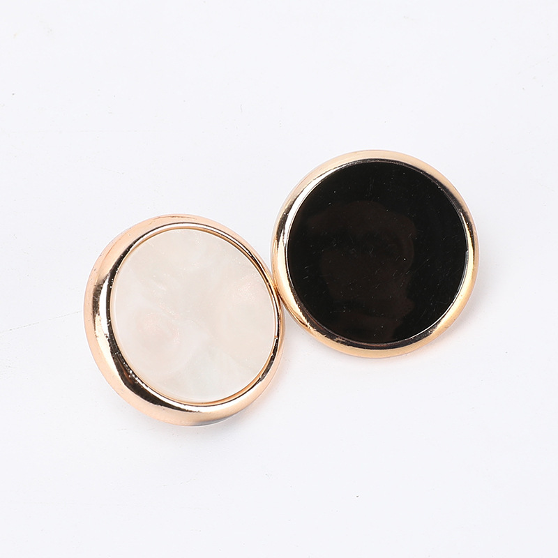 Phnom Penh plastic resin buttons transparent buttons color ladies shirt cuffs sweater clothing buttons wholesale small fragrant style