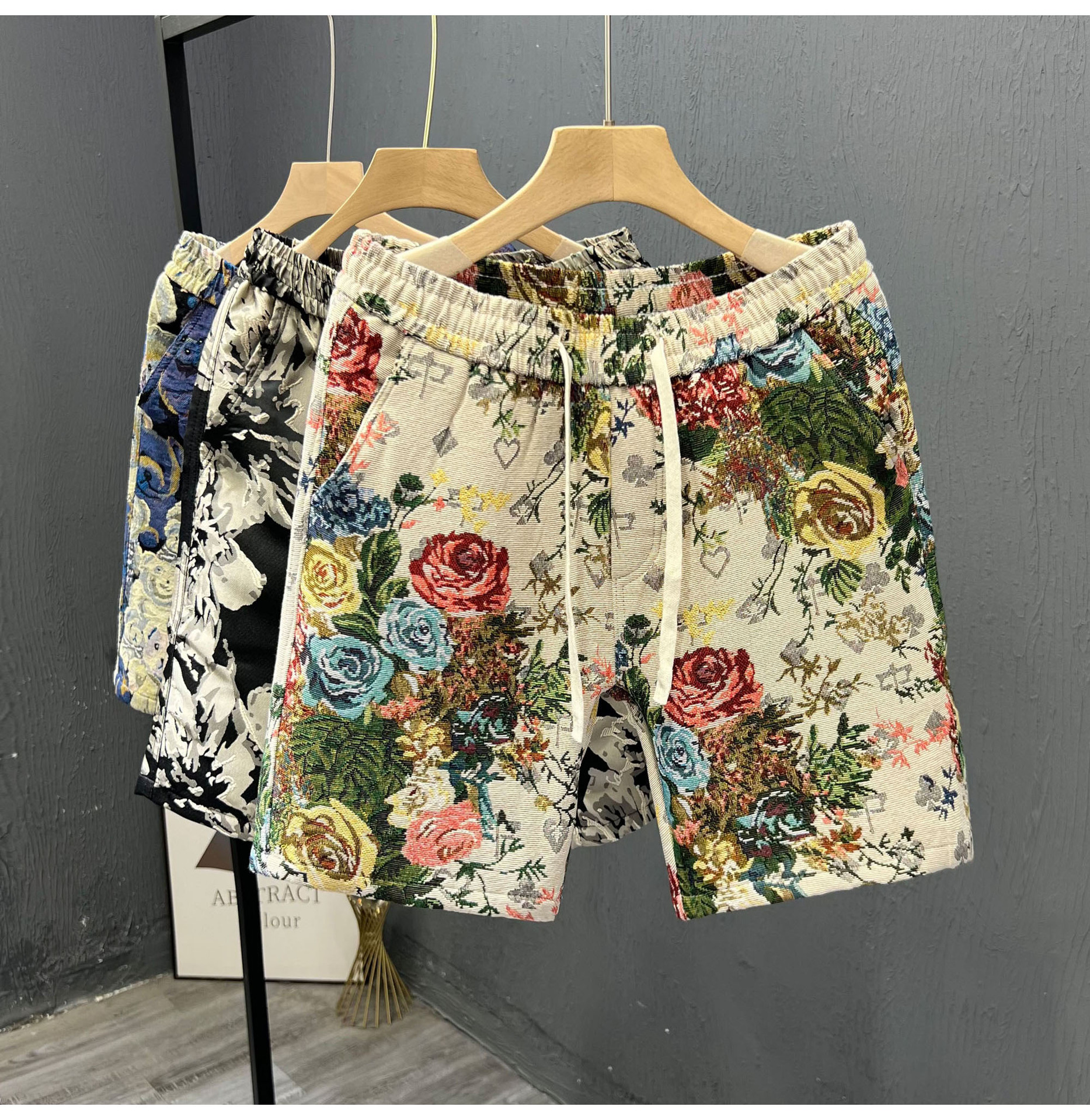 Men's Graffiti Casual Shorts New Summer Style Trendy Beach Wear Straight Leg Five Point Pants Versatile Wide Leg Shorts_viptrois.com