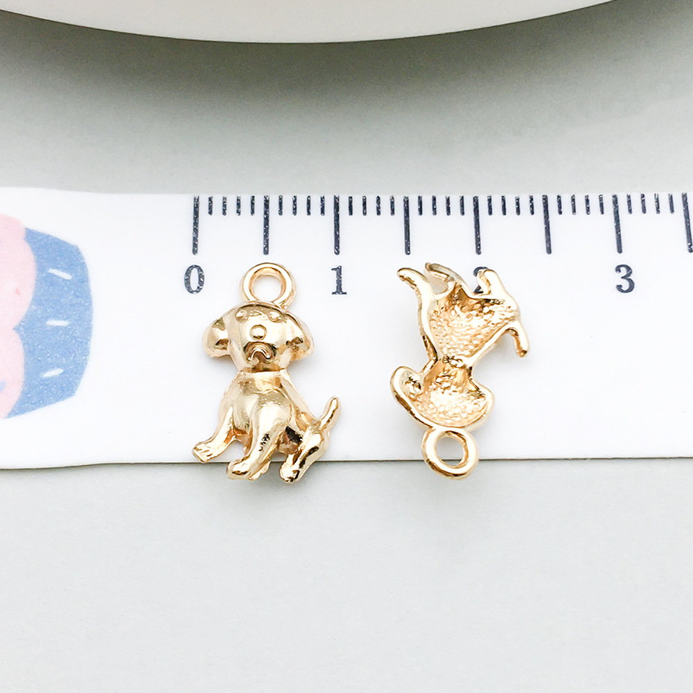 1 kc 골드 앉아있는 개-0.7g-17*10mm-20518