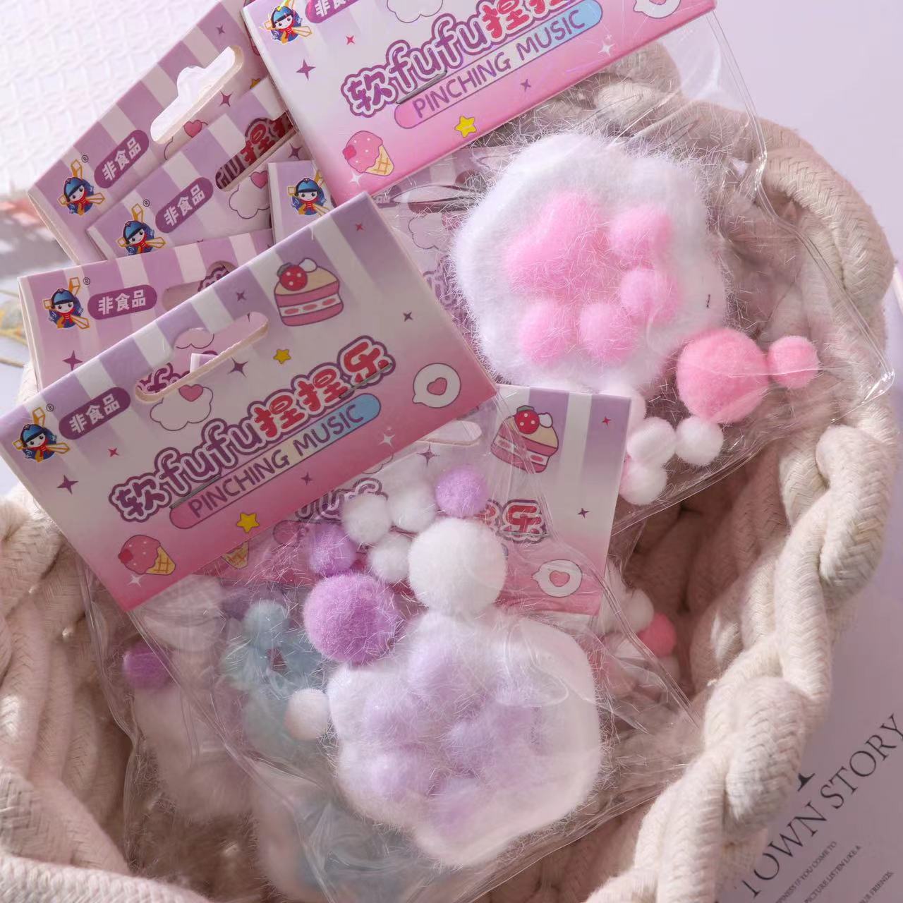 Juguetes creativos de reducción de compresión de niños dibujos animados super suaves simulación pequeño libro rojo con el mismo juguete de descarga y descompresión