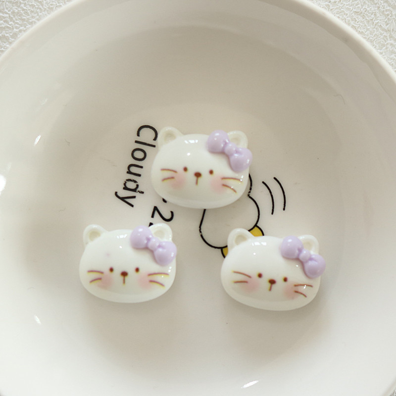 블러셔 - 하얀 고양이