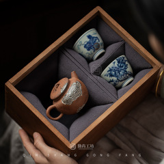お茶は知己に会って青と白の陶磁器の1つの壺の2杯の茶器のお土産の銀の古い岩の泥のティーポットの工夫の茶器のセットを満たします。