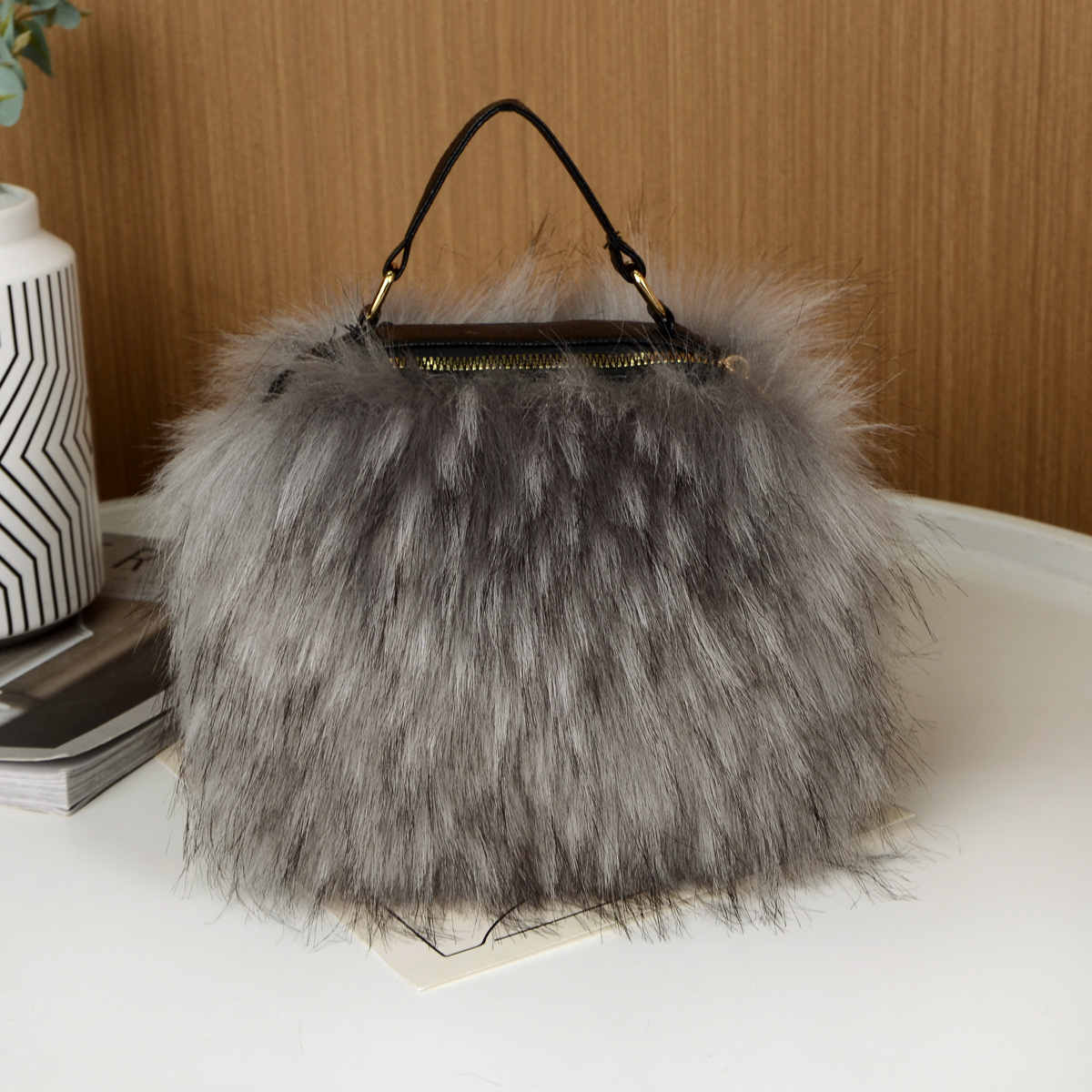 Nuova borsa a tracolla in pelliccia di procione da donna, a forma di cuscino, stile dolce e fresco y2k_voghion.com