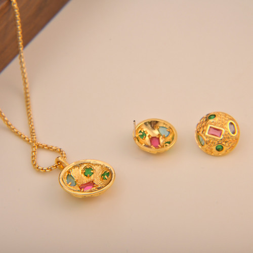 Mid-Age Vintage Replica Western Antique Earrings for Women, Hepburn Court Style Fashion Light Luxury Necklace Earring Set