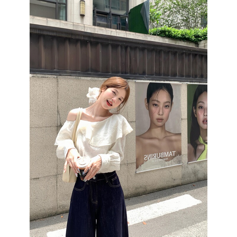 Korean-Style Gentle and Versatile White Three-Dimensional Embroidered Off-Shoulder Chiffon Ruffled Asymmetrical Shoulder Shirt for Women, New Early Autumn Model