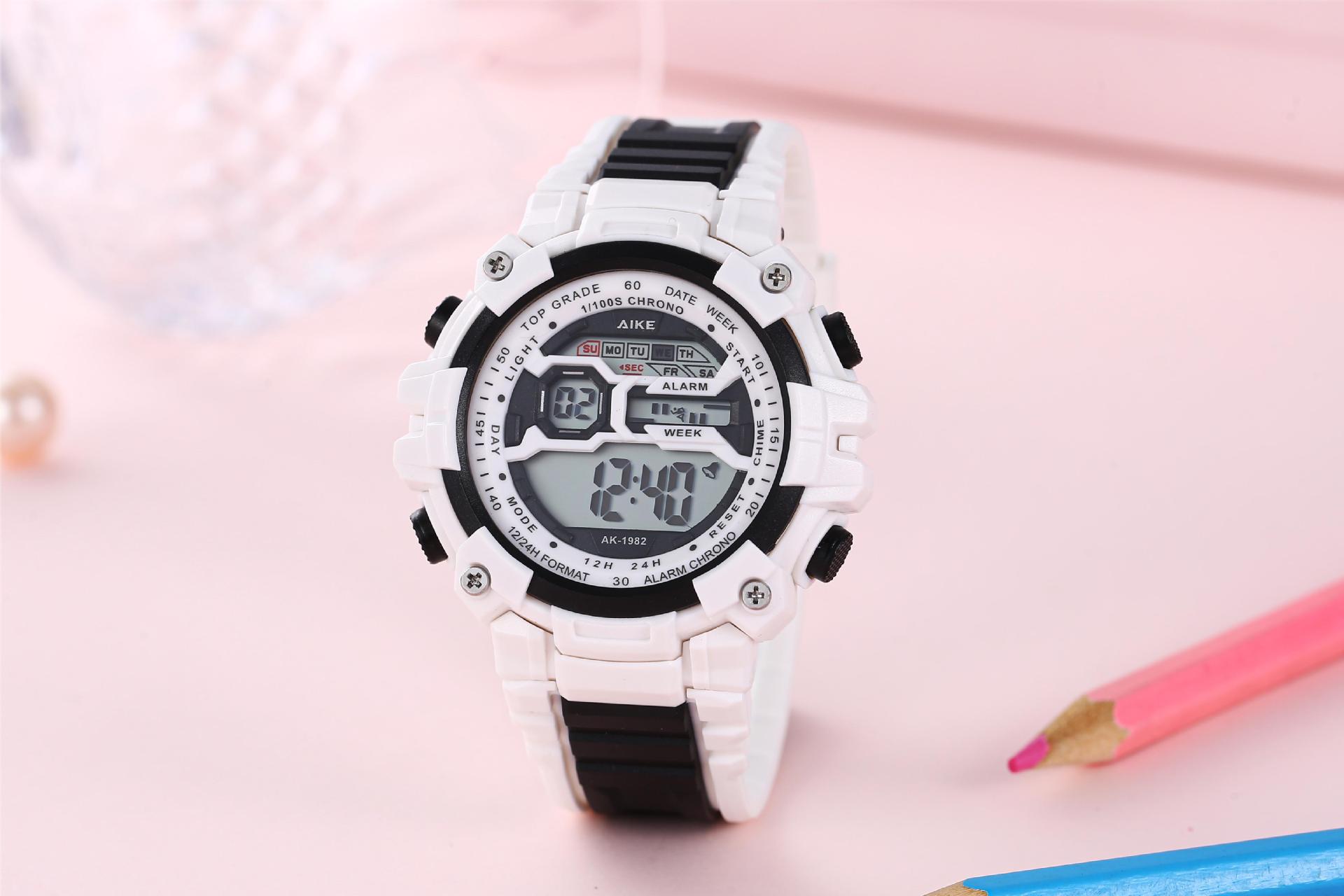 Nuevo estilo británico simple reloj electrónico de color de empalme estudiantes niños reloj de pulsera universal fresco reloj electrónico de alta calidad