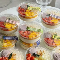 Кокосовое молоко замороженная чашка холодного экстрагирования йогурта чаша со льдом жареная сказочная трава фруктовый десерт прозрачная одноразовая упаковочная коробка