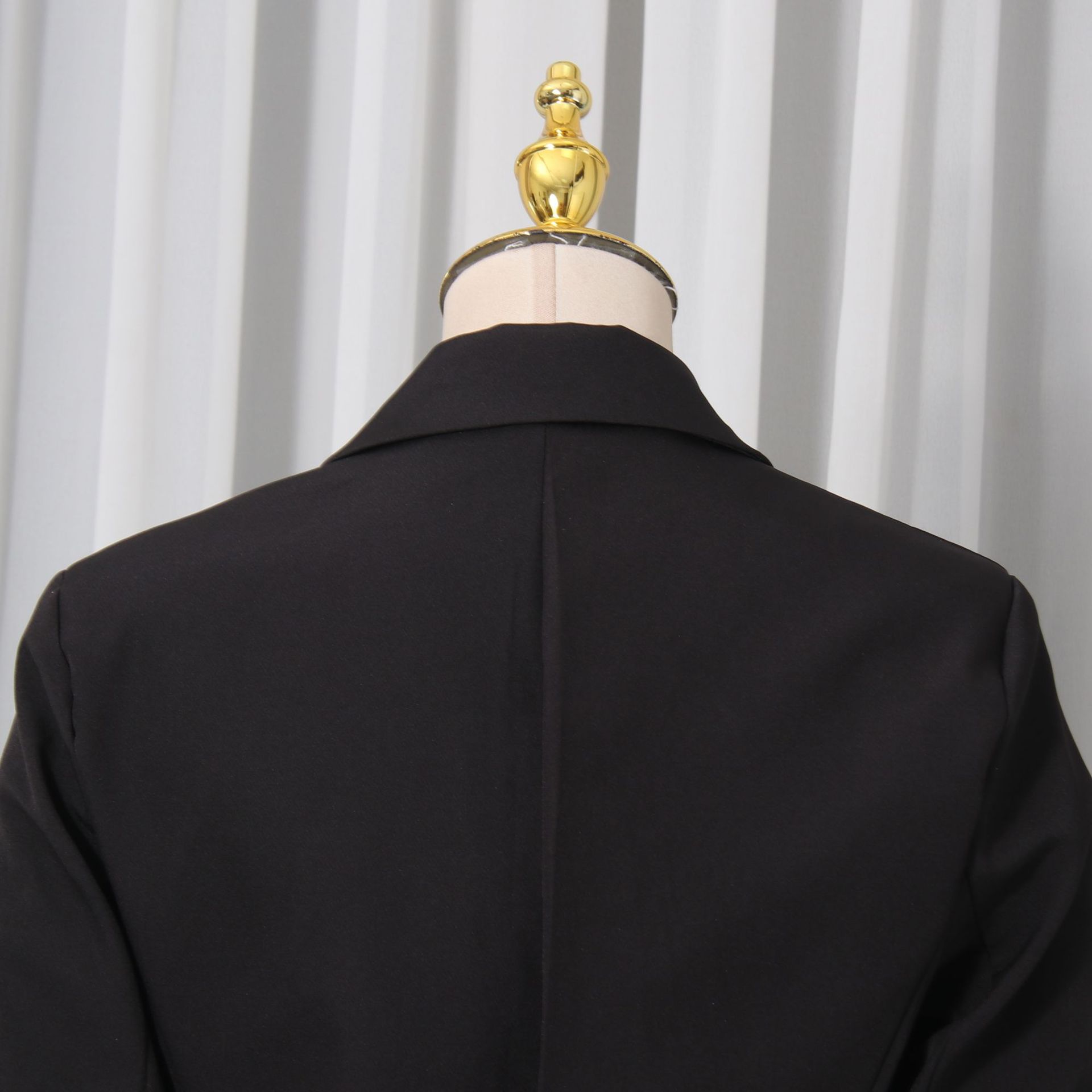 Giacca blazer elegante donna con dettagli incrociati_voghion.com