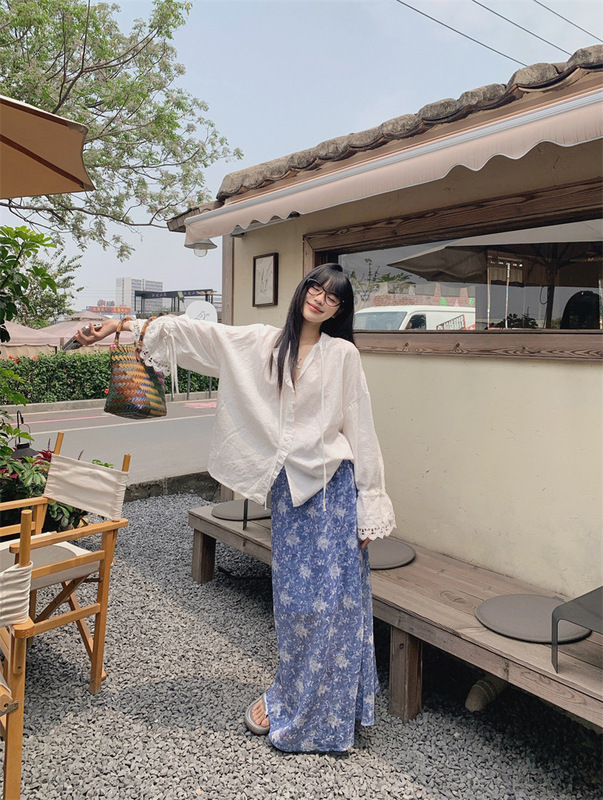 Lace Splicing V-Neck Bell-Sleeved Shirt Jacket Women's Summer White Loose Shirt Elegant Long-Sleeved Cardigan Top