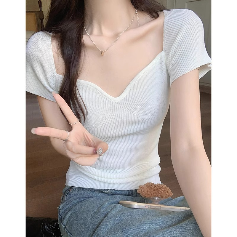 2025 verano nuevo estilo de punto camiseta de media manga delgada hombro de manga corta top con cuello en v y clavícula delgada verde menta