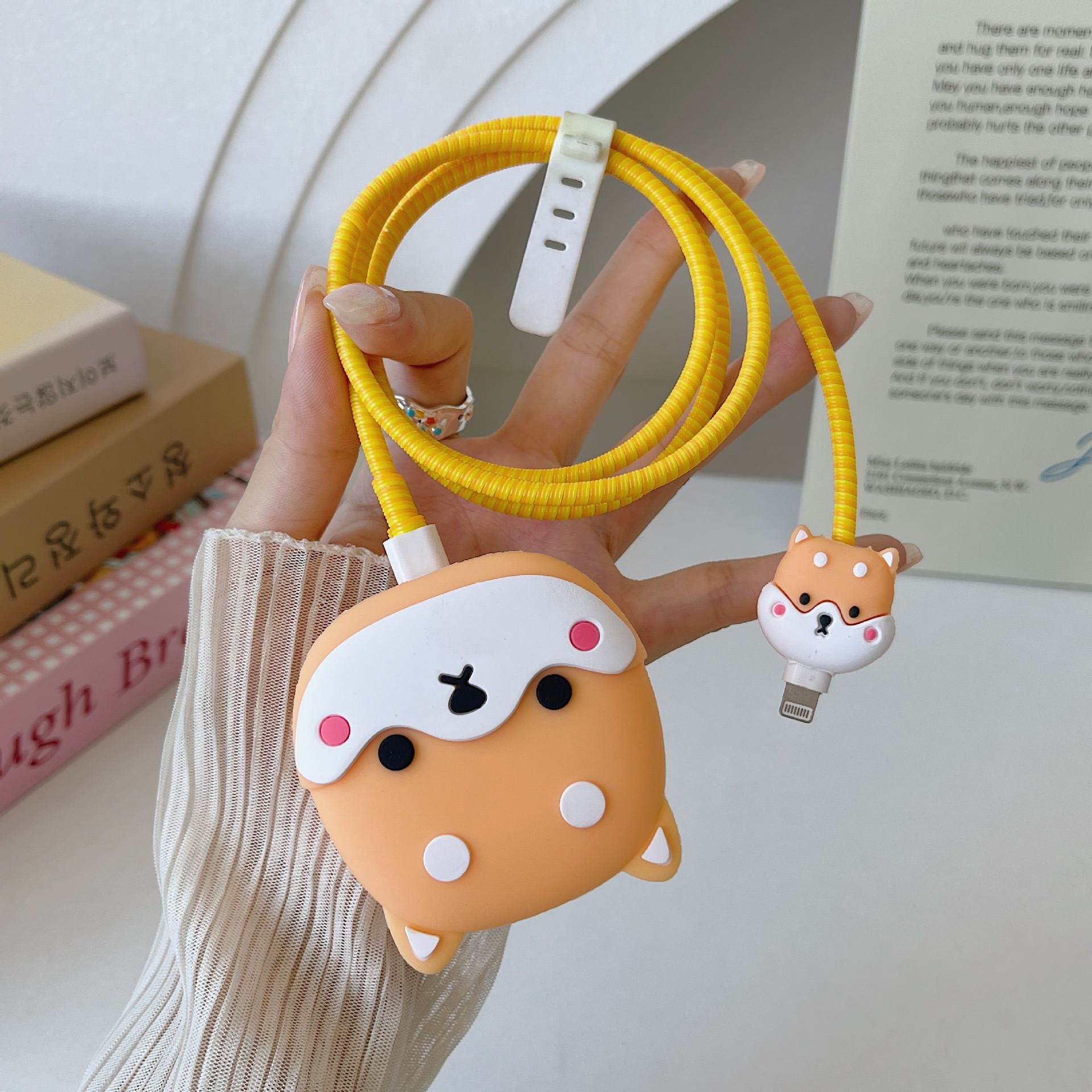 2024 nueva cubierta protectora de cabezal de carga rápida estándar británico de dibujos animados de 20W para cargador de Apple 20WPD plegable de tres enchufes