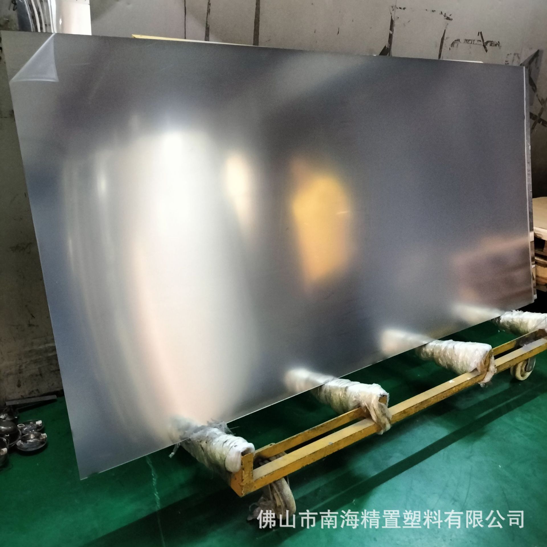 塑料镜片厂家大量供应PC电镀反光镜片PC玩具带背胶PC高亮反光