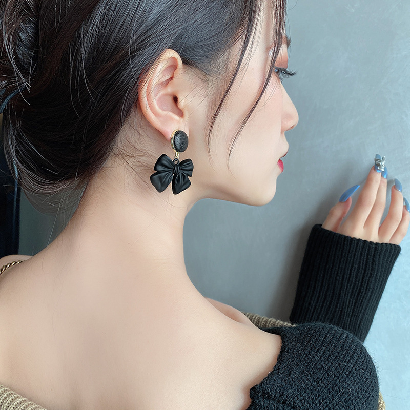 Korean Retro Bow Earrings display picture 6