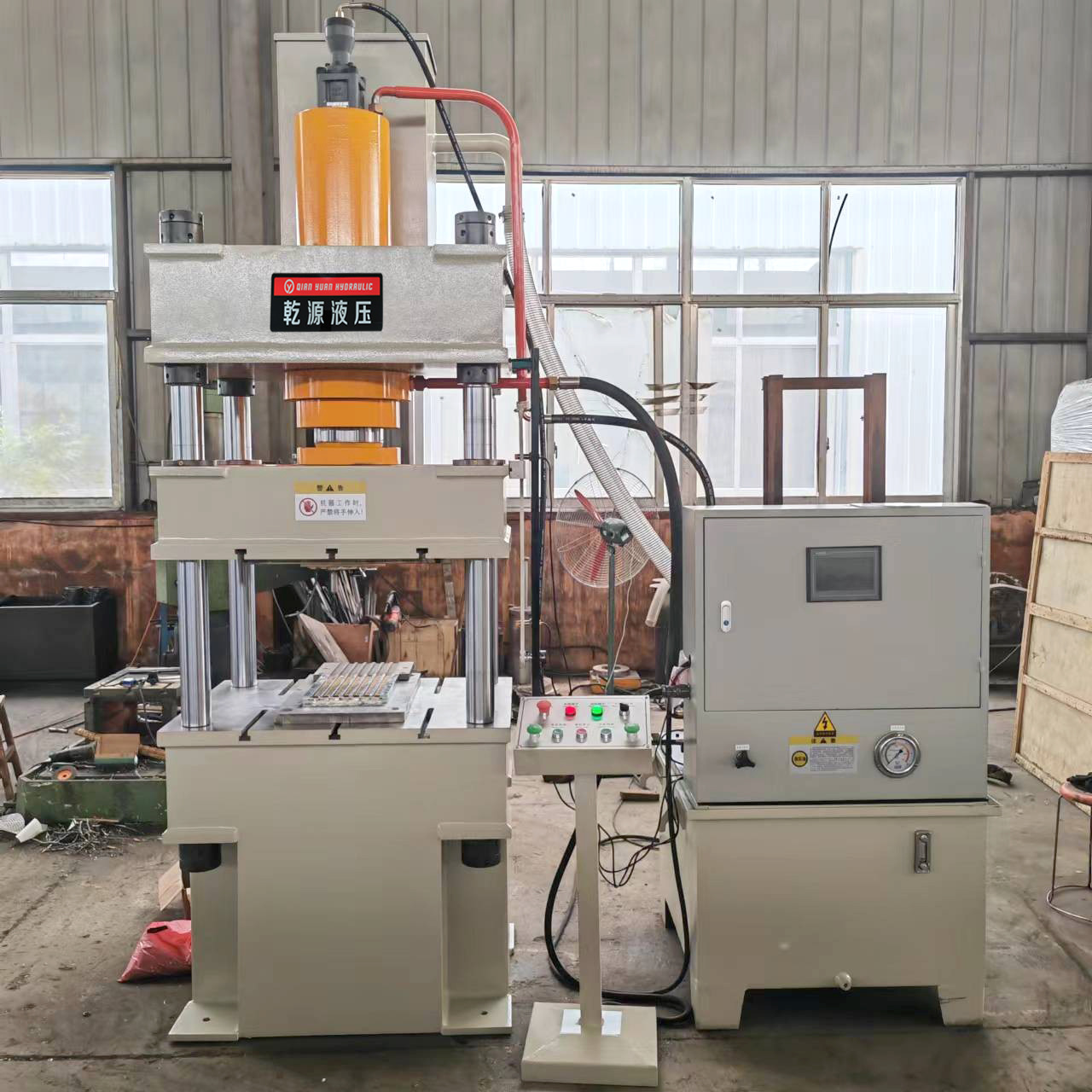乾源生产节能灯后壳拉伸200吨四柱三梁液压机 PLC数控油压机厂家