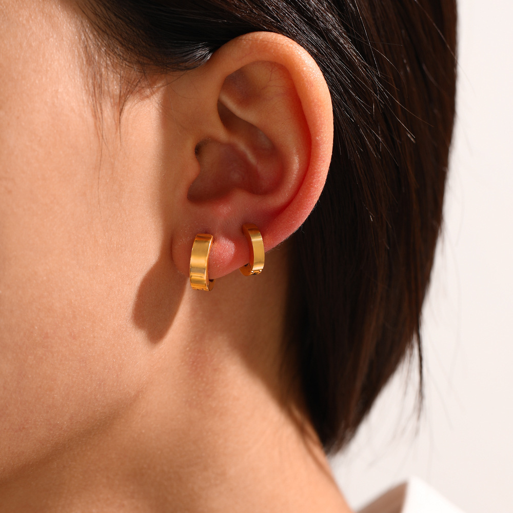Moda europea y americana redonda geométrica de acero inoxidable clip de oreja de las mujeres simple todo-fósforo real oro electrochapado oreja clip de hueso de la joyería al por mayor