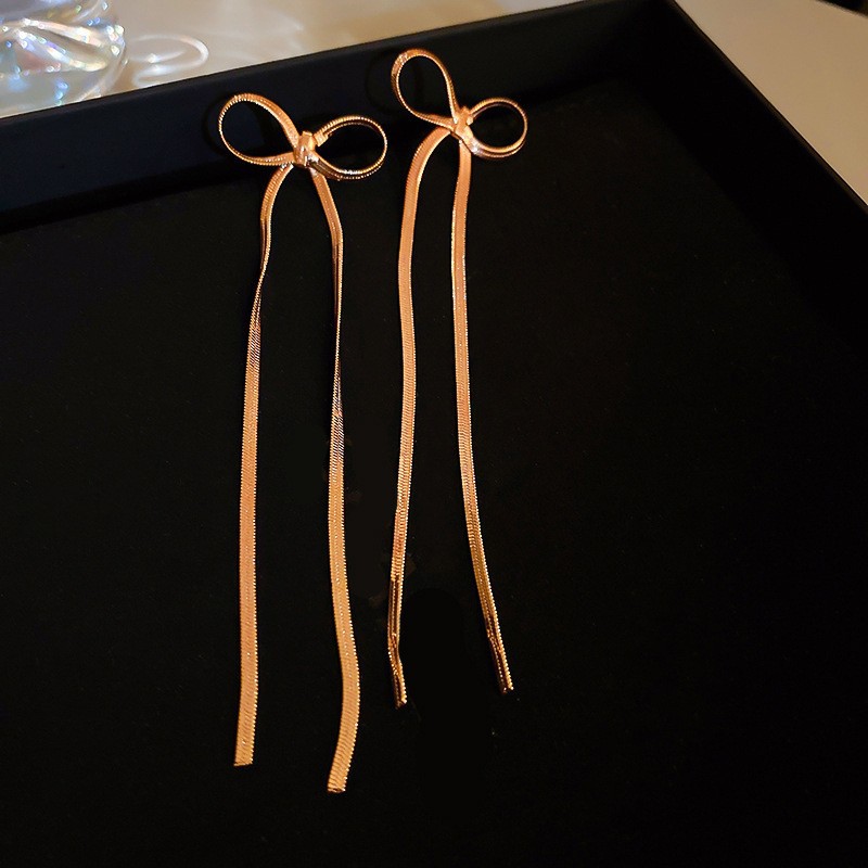 Pendientes de borla de hoja de circón largo de viento de metal con aguja de plata Pendientes de moda exquisita Pendientes de lujo ligero de viento frío