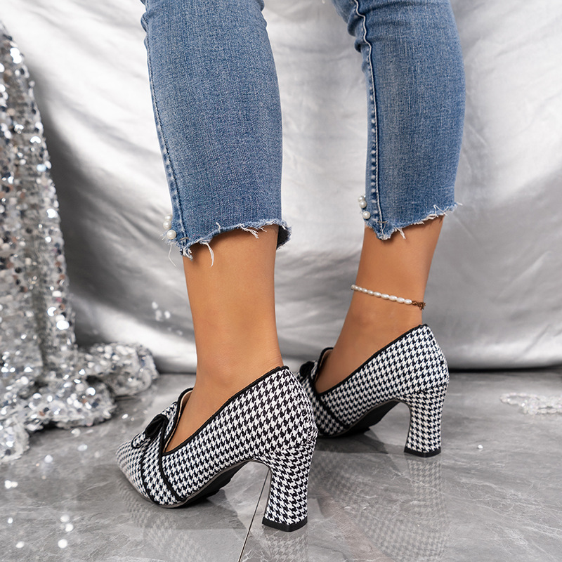 2024 Primavera Nuovo di Grandi Dimensioni del Commercio Estero Scarpe da Donna Stile Maturo Sub-Vamp Punta a Punta Tacchi Spessi Moda Singoli Pattini Delle Donne lz_voghion.com