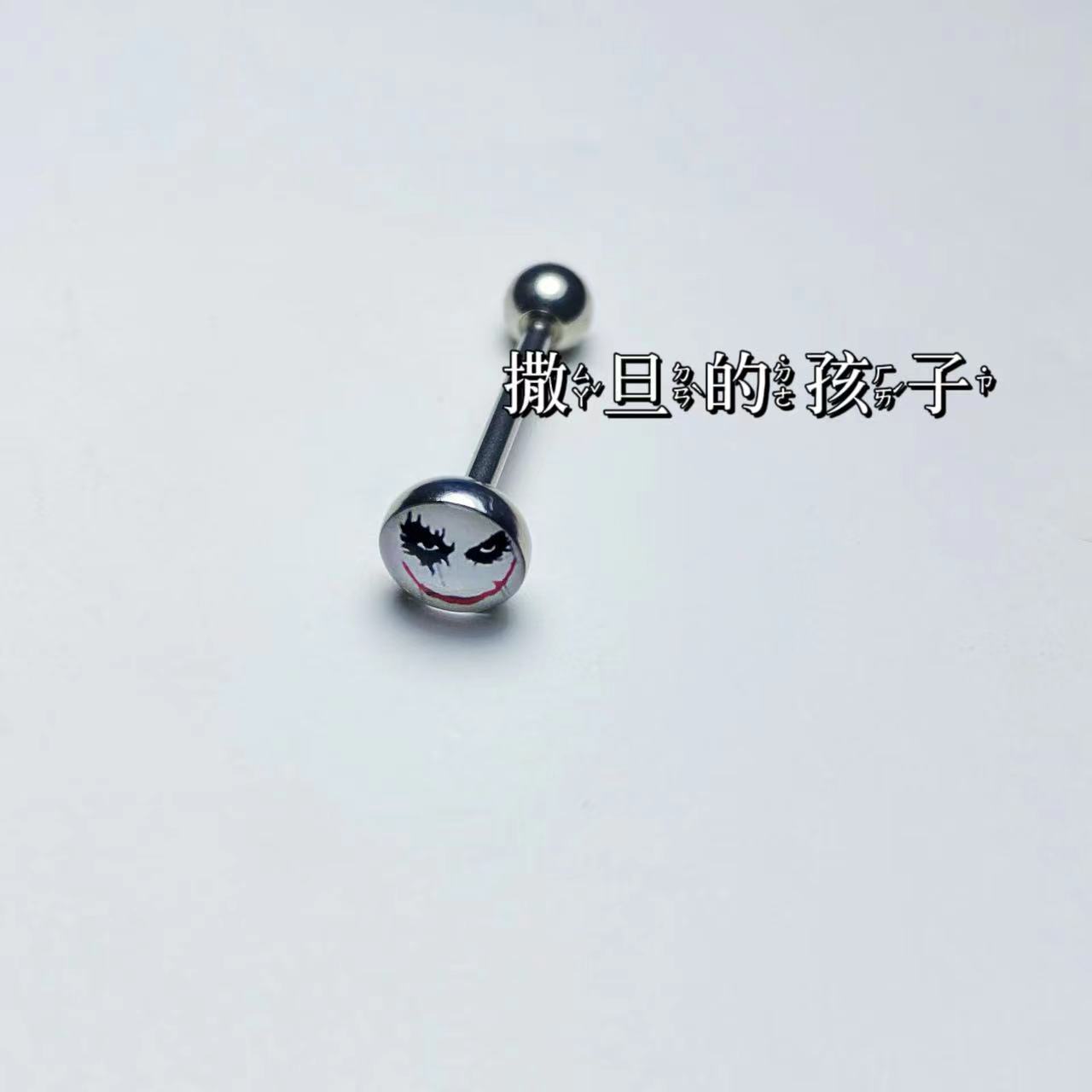 16G labret stud size and finish detail